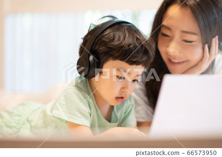 Parent child lifestyle family 66573950