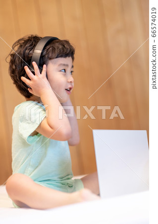 Parent child lifestyle family 66574019