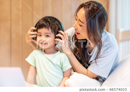 Parent child lifestyle family Parent child lifestyle family 66574033