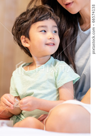 Parent child lifestyle family Parent child lifestyle family 66574138