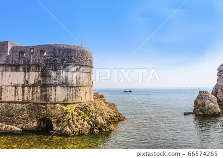 The coastal shores at Dubrovnik 66574265