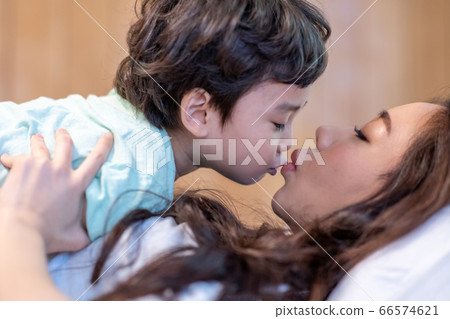 Parent child lifestyle family Parent child lifestyle family 66574621