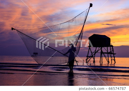 Artwork: fishermen catch fish by net (Viet Nam) 66574787