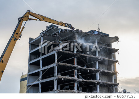 Building House destruction Demolition site Excavator with hydraulic crusher machine ruin house Building House destruction Demolition site Excavator with hydraulic crusher machine ruin house 66577153