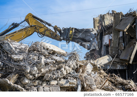 Building House destruction Demolition site Excavator with hydraulic crusher machine ruin house 66577166