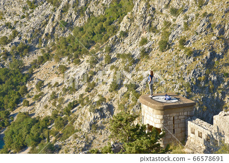 城堡居民高ak孝（Takashi Kan）的高地森林。 66578691