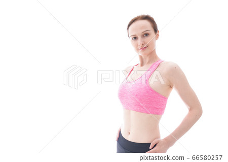 做飲食的一個少婦佩帶的運動服 66580257