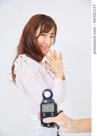 Female model and photographer assistant Female model and photographer assistant 66585237