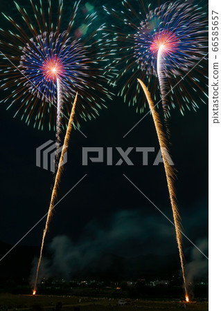 Fireworks of the Shinshu Ueda Fireworks Festival launched at the banks of the Chikuma River in Ueda City, Nagano Prefecture 66585657