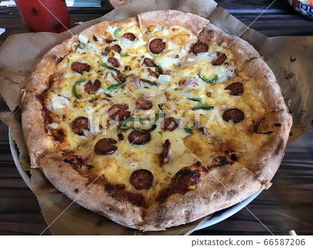 手工製作的披薩 66587206