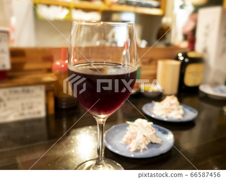 Scene of drinking red wine in a tavern Scene of drinking red wine in a tavern 66587456