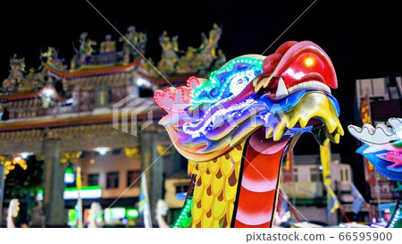 Dazzling dragon boat under the night light Dazzling dragon boat under the night light 66595900