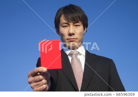 與一張紅牌的一個商人 66596309