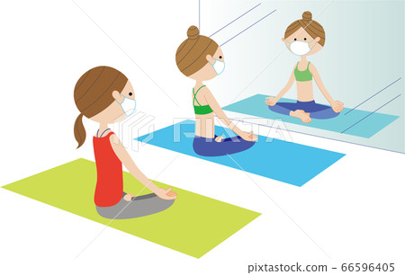 鏡中有兩個戴著口罩和瑜伽瑜伽的女人,擺姿勢為Suka Asana 鏡中有兩個戴著口罩和瑜伽瑜伽的女人,擺姿勢為Suka Asana 66596405