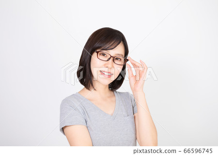 戴眼鏡的女人 戴眼鏡的女人 66596745
