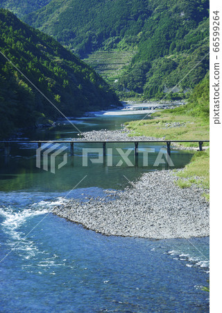 Asao Subsidence Bridge and Niyodo River Asao Subsidence Bridge and Niyodo River 66599264