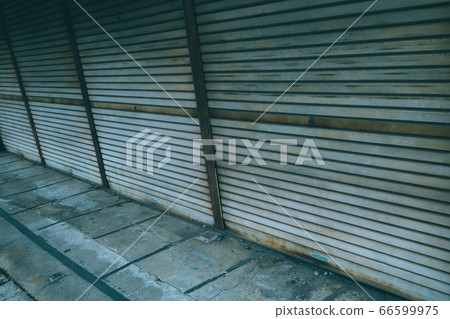 Shutter to close Shutter to close 66599975