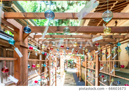 初夏的熊野神社 熊野大社 山形縣南陽市風鈴裝飾 假面 照片素材 圖片 圖庫