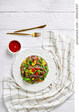 Keto diet beef fajitas with broccoli, green bean 66602697