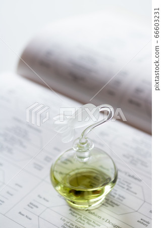 Original fragrance made with essential oils 66603231