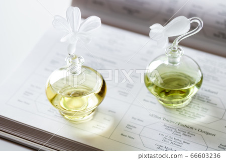 Original fragrance made with essential oils 66603236