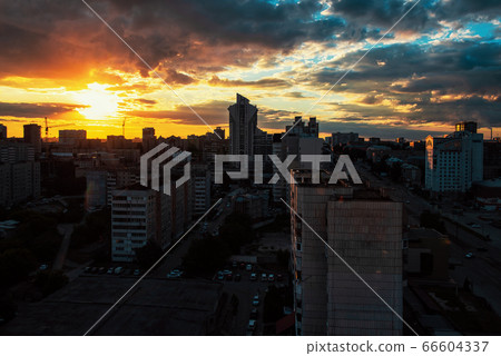 Evening photo of city 66604337