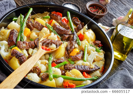 Slow Cooked spicy Beef Stew with veggies Slow Cooked spicy Beef Stew with veggies 66605517