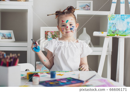 Cut girl painting in at her home. Selective focus  66606171