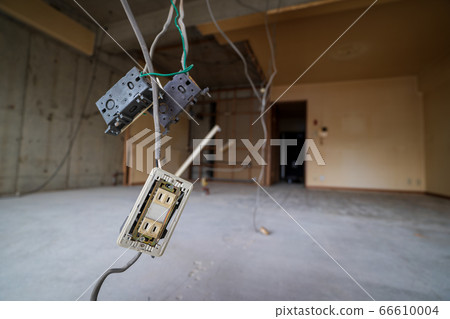 裝修前的骨架拆除工作 裝修前的骨架拆除工作 66610004