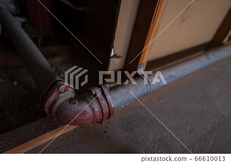 Skeleton dismantling work before renovation 66610013