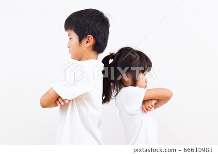 Brother and sister facing 66610981