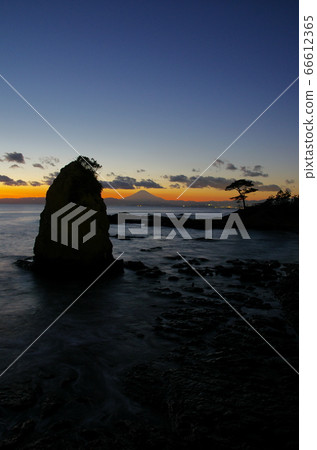 View of Mt. Fuji from Akiya/Tateishi coast at dusk (Yokosuka City) View of Mt. Fuji from Akiya/Tateishi coast at dusk (Yokosuka City) 66612365