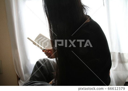 Reading person 1 66612379