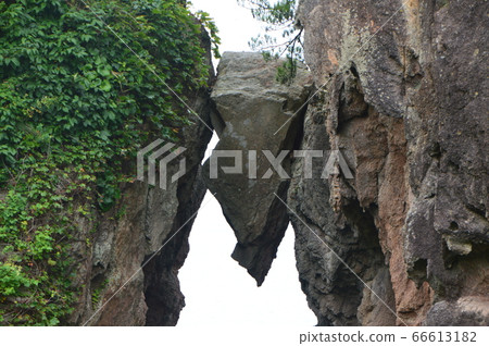 Benkei's Scissors Rock (Sado Island / Sado City, Niigata Prefecture) 66613182