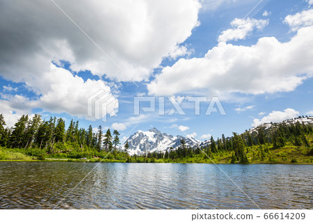 Picture lake Picture lake 66614209