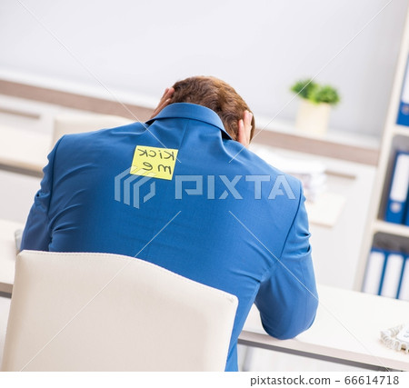 Office prank with kick me message on sticky note Office prank with kick me message on sticky note 66614718