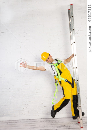 Irresponsible use of a ladder during construction Irresponsible use of a ladder during construction 66617311