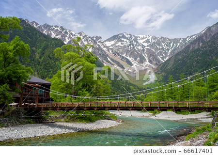 綠色的上高地 河童橋周圍的美景 照片素材 圖片 圖庫