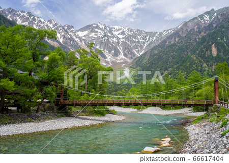 綠色的上高地 河童橋周圍的美景 照片素材 圖片 圖庫