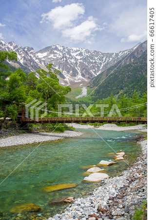 綠色的上高地 河童橋周圍的美景 照片素材 圖片 圖庫