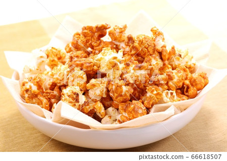 Caramel-flavored popcorn sweet 66618507