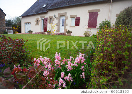 beautiful village Saint-Suliac 66618593