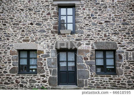 beautiful village Saint-Suliac 66618595