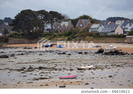 boats at low tide 66618622