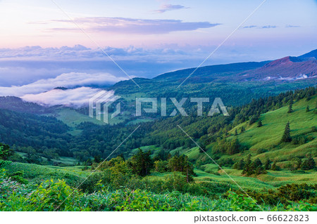 (Gunma) Dawn from the Hogahira Marsh in the Unkai, dawn (Gunma) Dawn from the Hogahira Marsh in the Unkai, dawn 66622823