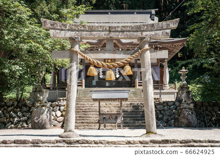 Shirakawa Hachiman Shrine (Shirakawago) Shirakawa Hachiman Shrine (Shirakawago) 66624925