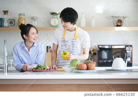 Men who like cooking 66625130