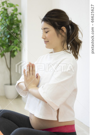 做瑜伽的孕婦 66625627