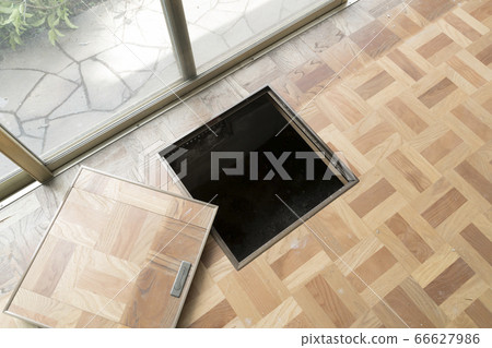 Underfloor inspection port and dilapidated flooring 66627986