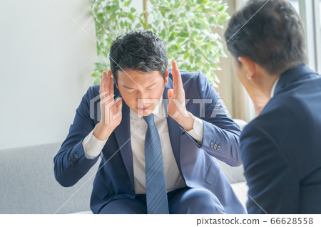 Salesman covering the ears 66628558